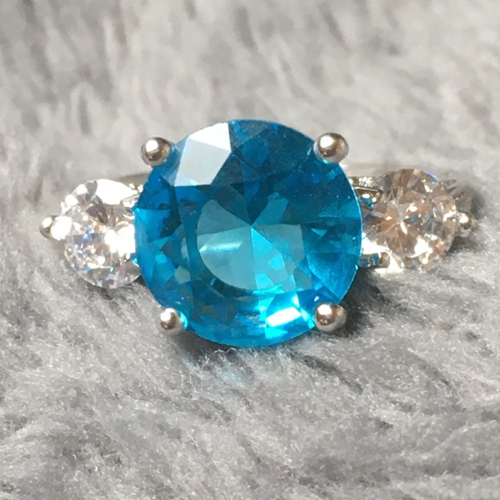 Fashion Design White Gold Zircon Ring - Picture 4 of 4